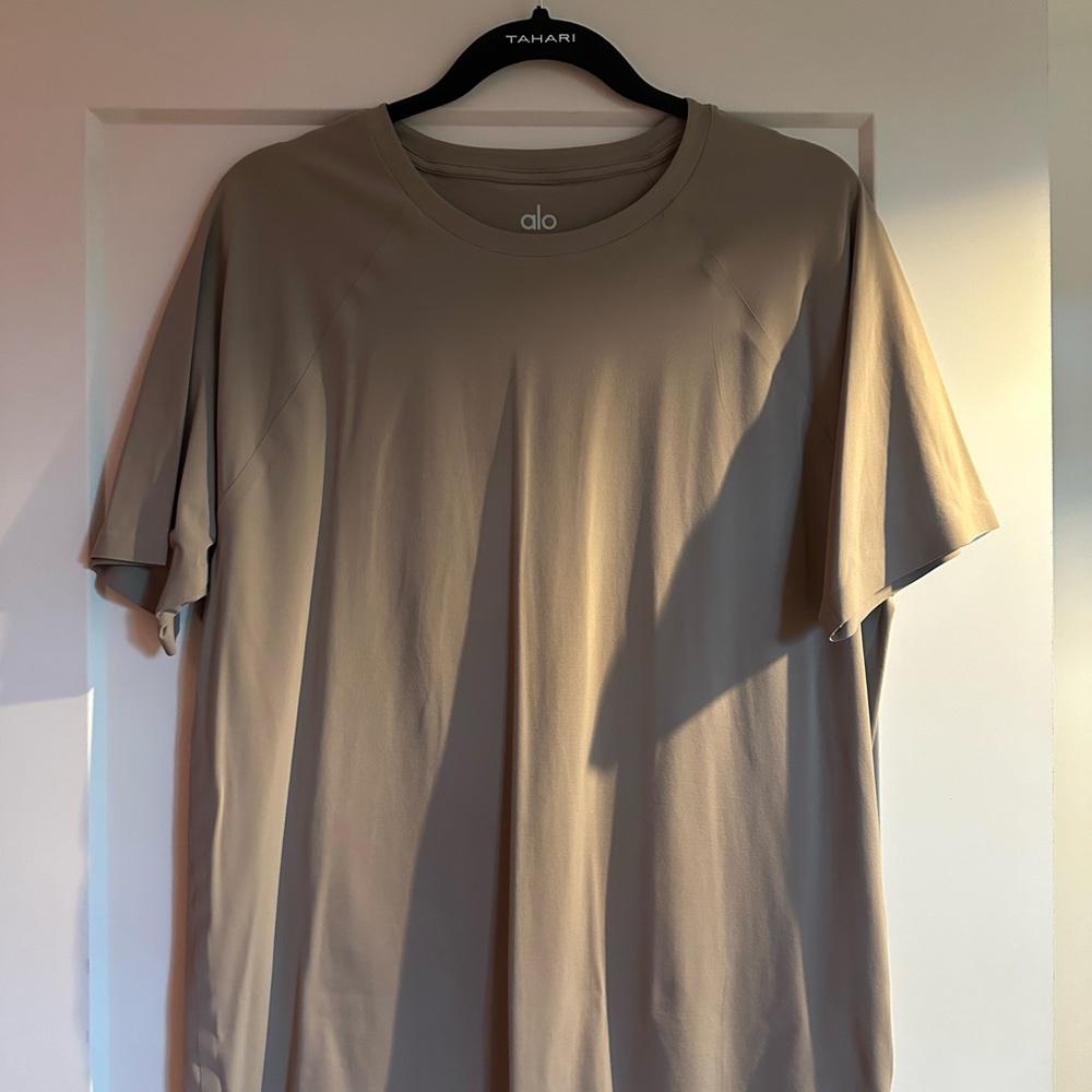 Alo Idol Performance Tee